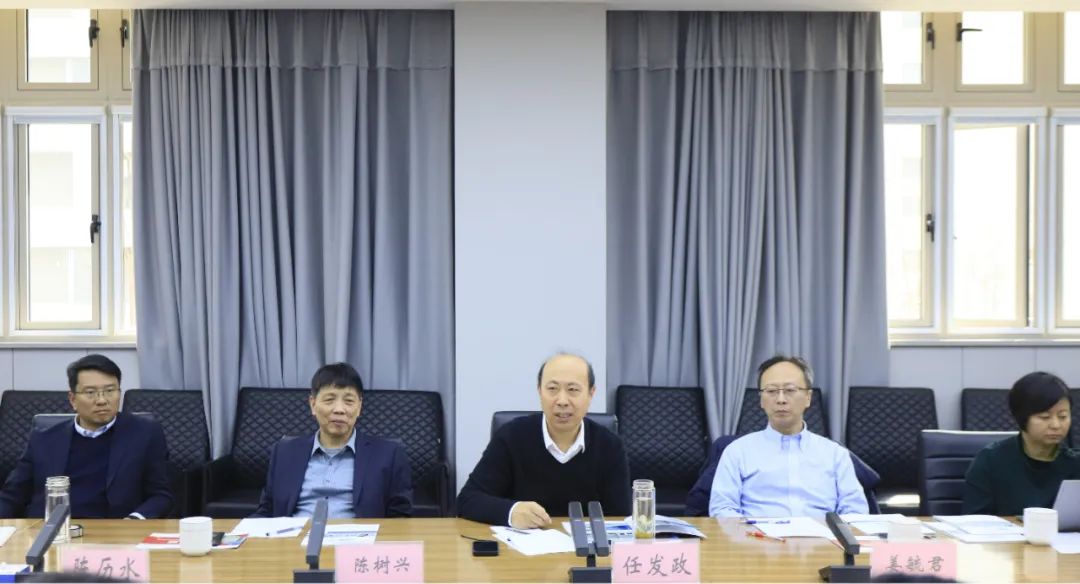 花花牛乳業(yè)集團黨委書記、董事長唐洪峰一行赴中原食品實驗室同中國工程院院士、中原食品實驗室主任任發(fā)政座談交流
