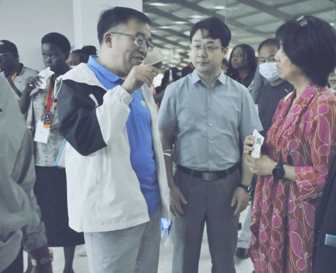 北京大學南南合作與發(fā)展學院教授、全球伙伴關系主任周詠梅一行蒞臨花花牛平輿瑞亞牧業(yè)參觀調研