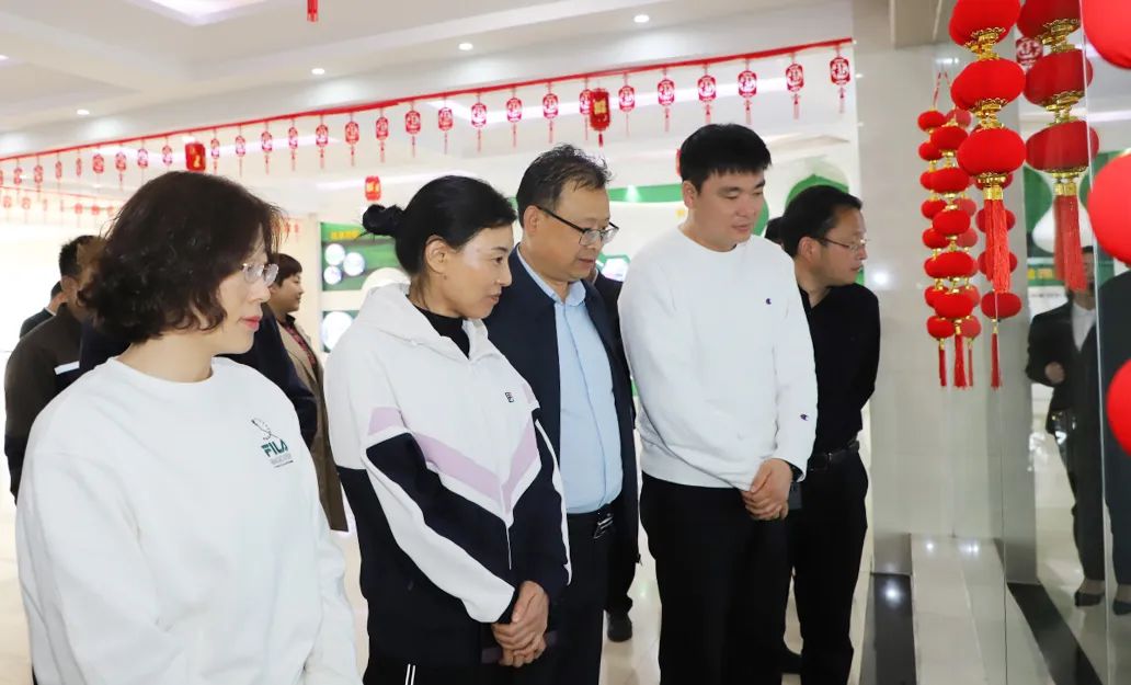花花牛丨駐馬店市遂平縣政協(xié)黨組書記、主席張衛(wèi)東一行蒞臨花花牛魯山瑞亞牧場(chǎng)參觀