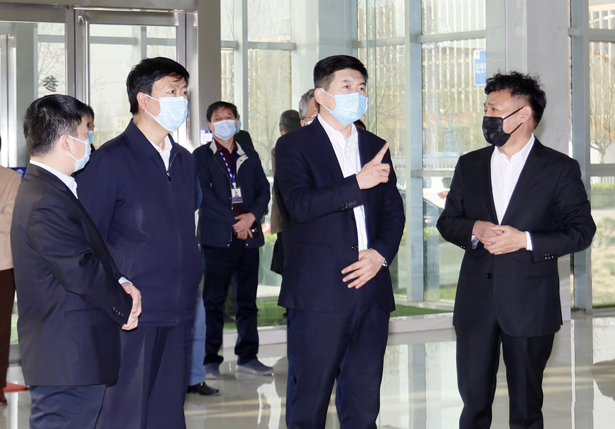 河南省委常委、副省長費東斌蒞臨 花花牛乳業(yè)集團調(diào)研