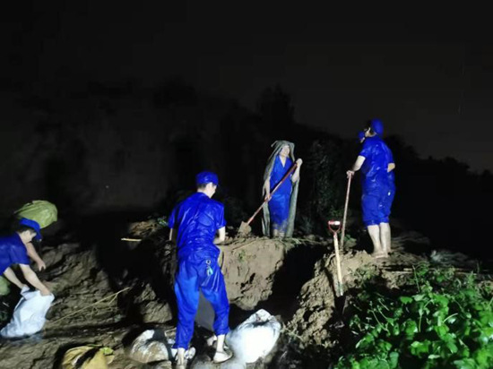 微光匯聚、風(fēng)雨同舟，我們一起扛！