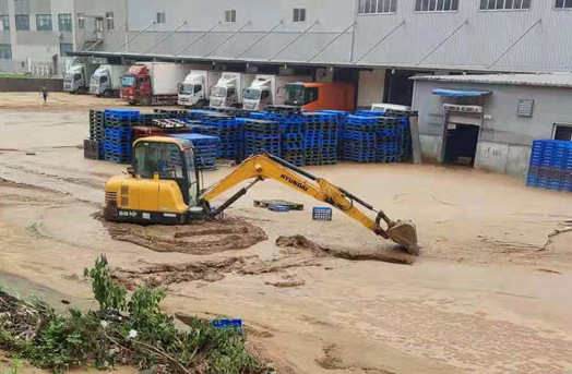 微光匯聚、風(fēng)雨同舟，我們一起扛！
