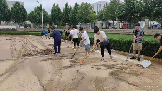微光匯聚、風(fēng)雨同舟，我們一起扛！