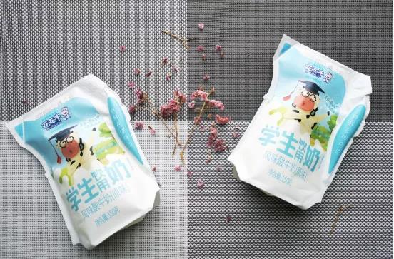 花花牛首款愛克林低溫學生飲用酸牛奶上市啦?。?！