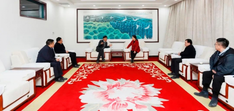 發(fā)揮產(chǎn)業(yè)優(yōu)勢 助力鄉(xiāng)村振興 | 民權(quán)縣委副書記、縣長王靜嫻會見關(guān)曉彥董事長一行