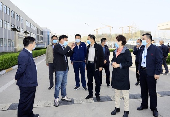 鄭州市人大副主任孫黎、市政府副市長李喜安一行 蒞臨花花牛開展“三送一強”活動